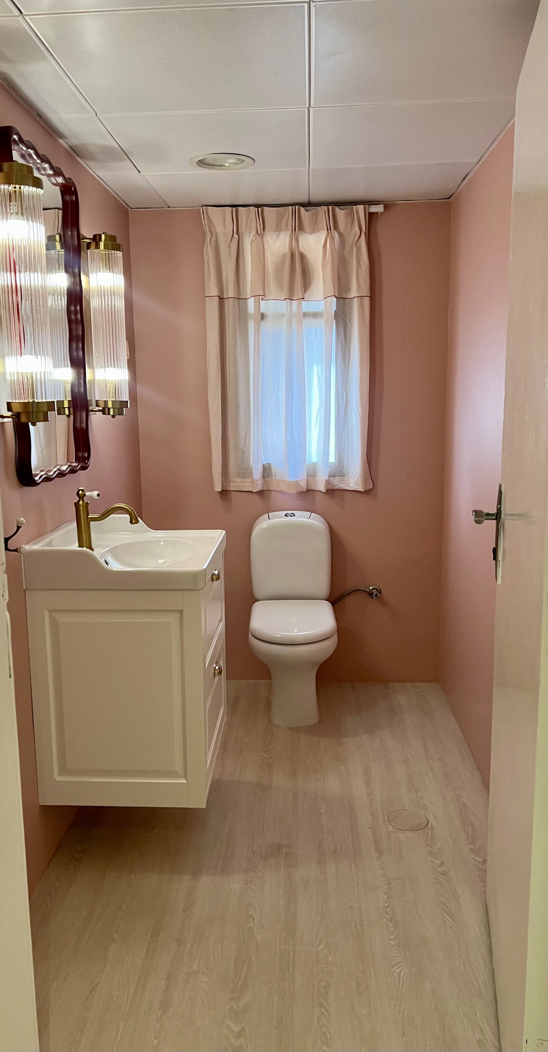 Bathroom after vinyl wrapping — showcase 3