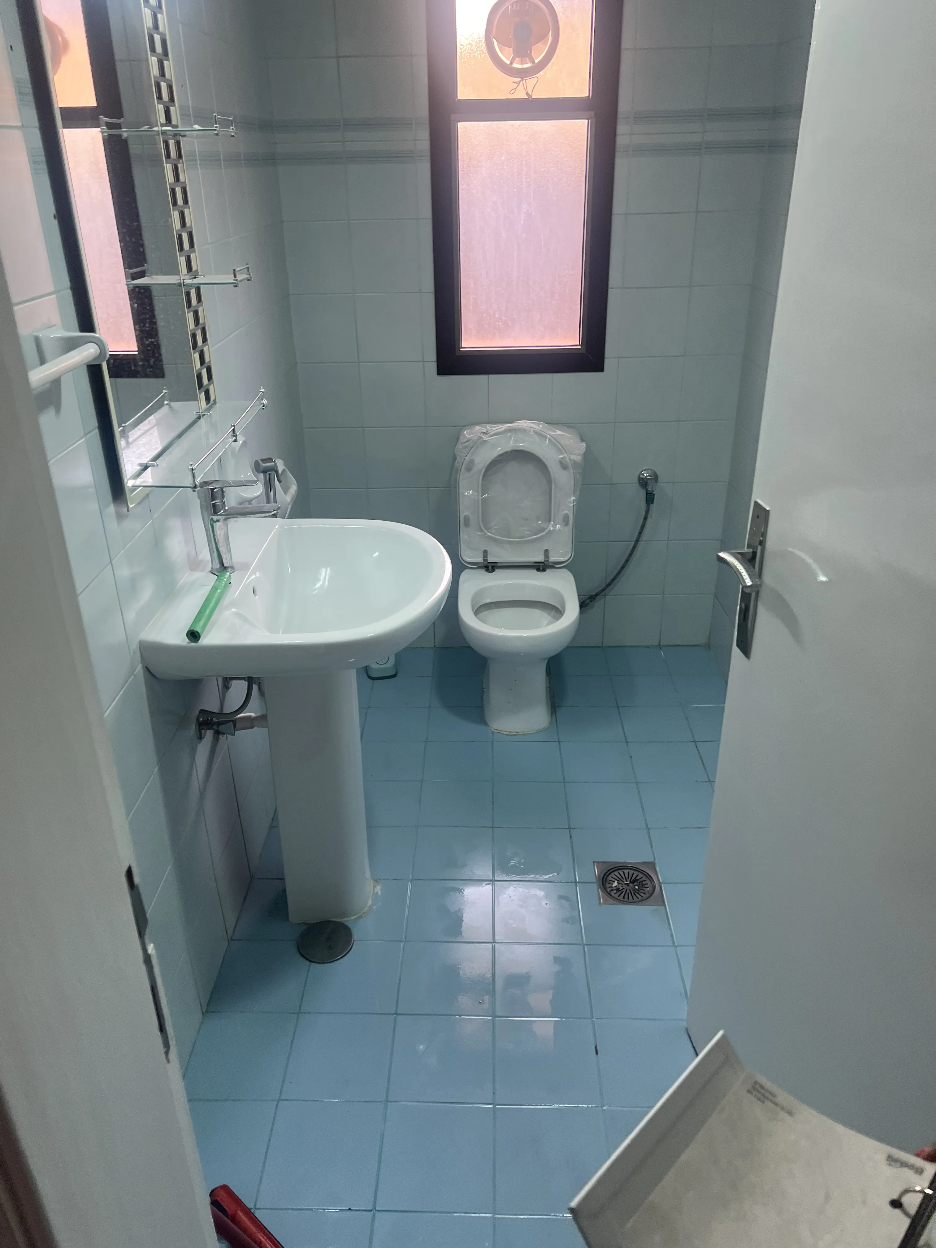 Bathroom before vinyl wrapping — showcase 3