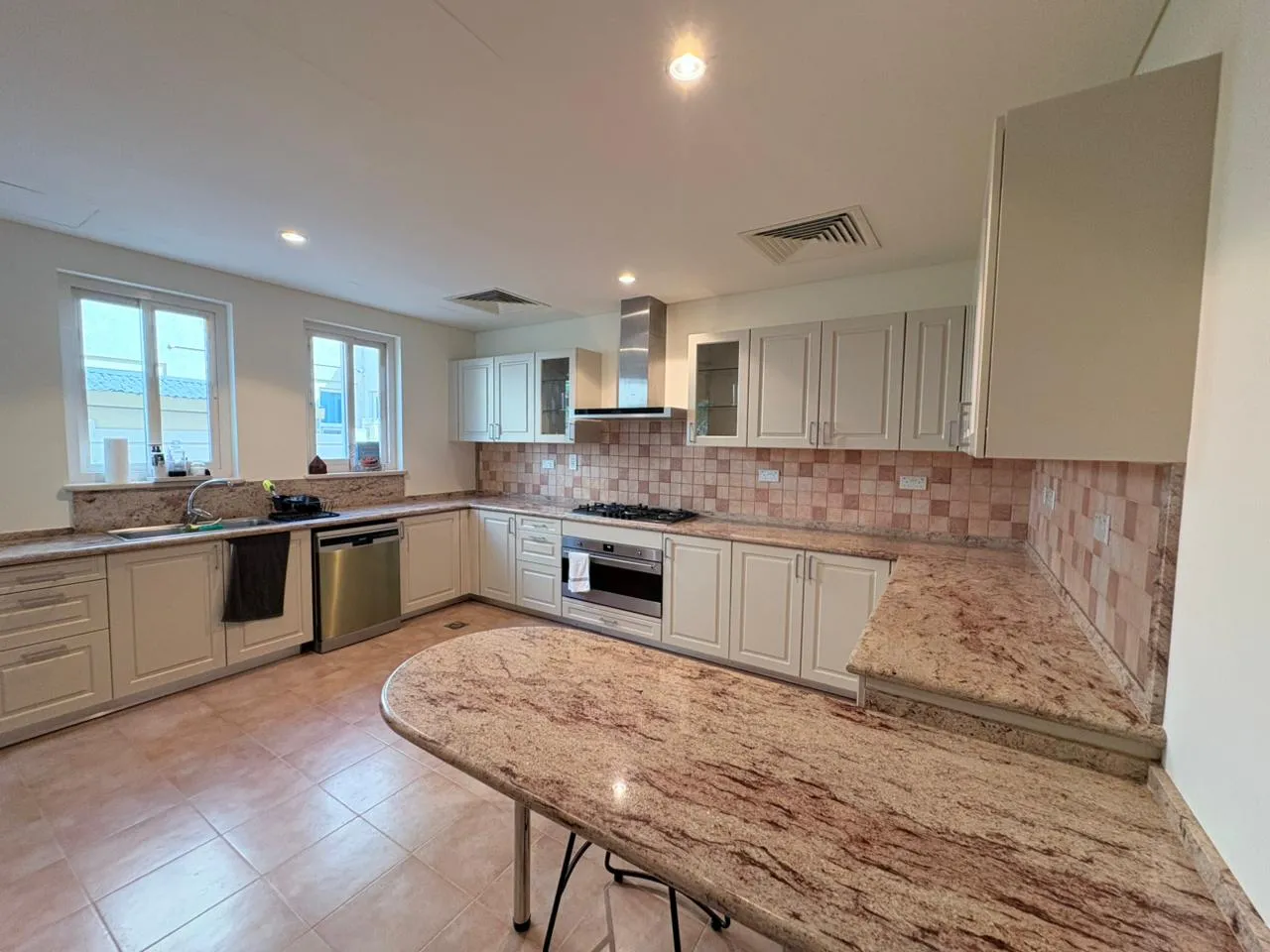 Kitchen before vinyl wrapping — showcase 1