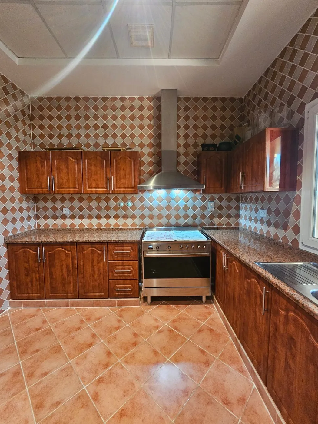 Kitchen before vinyl wrapping — showcase 4