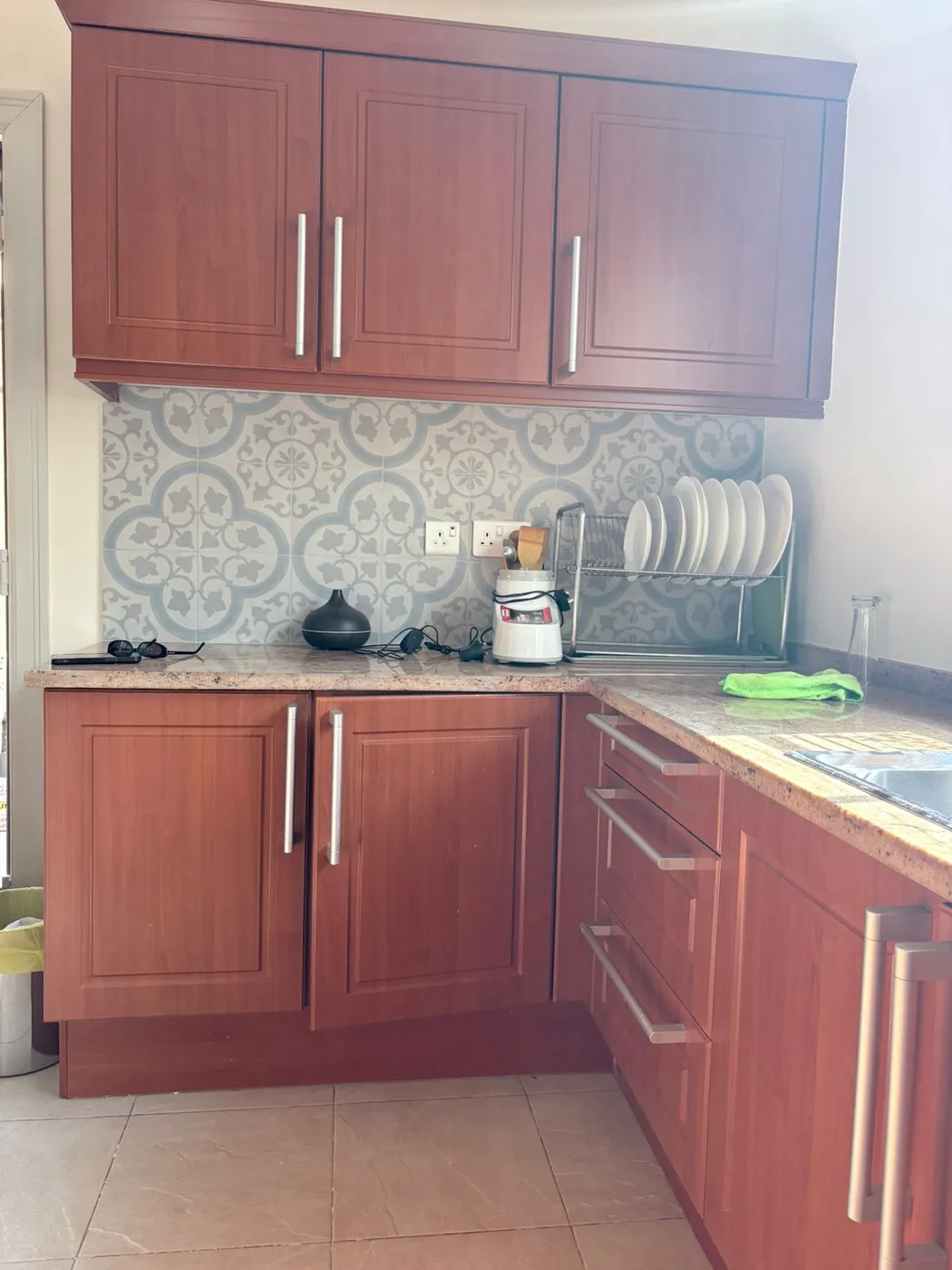 Kitchen before vinyl wrapping — showcase 6