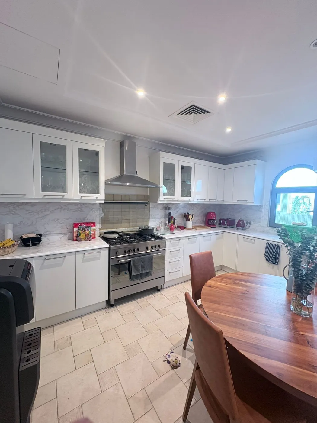 Kitchen before vinyl wrapping — showcase 8