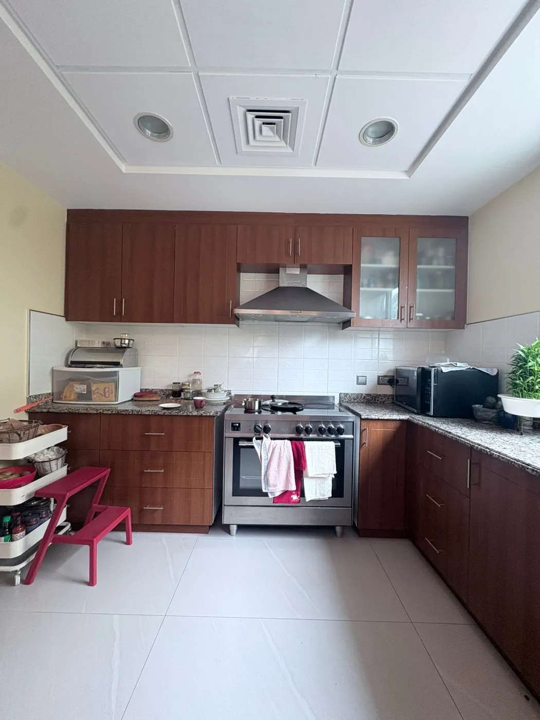 Kitchen before vinyl wrapping — showcase 9