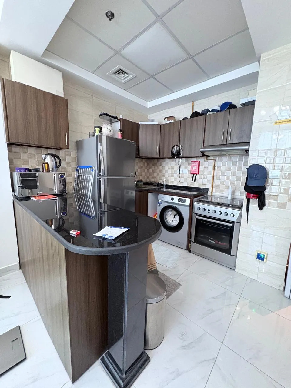 Kitchen before vinyl wrapping — showcase 10