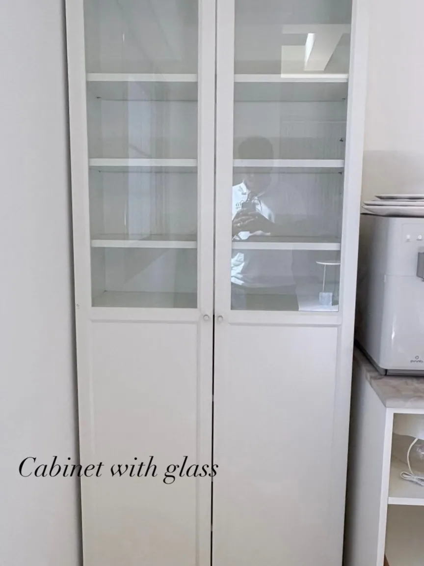 Wardrobe before vinyl wrapping — showcase 6